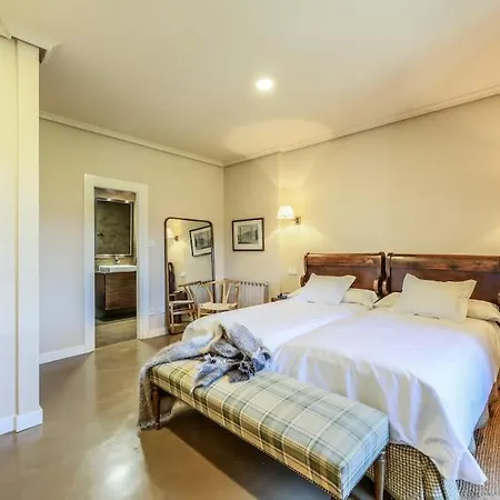 Stunning 13th Century Luxury Villa* Garden & Pool Avila