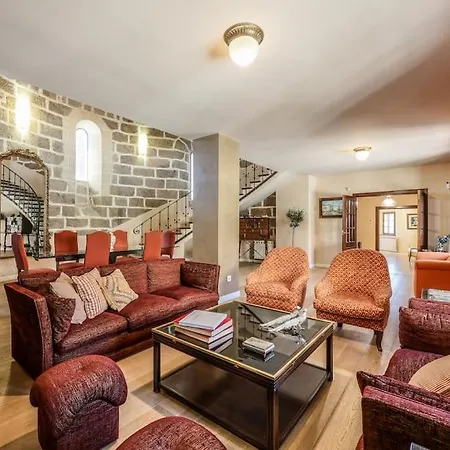 Stunning 13th Century Luxury Villa* Garden & Pool Βίλα *