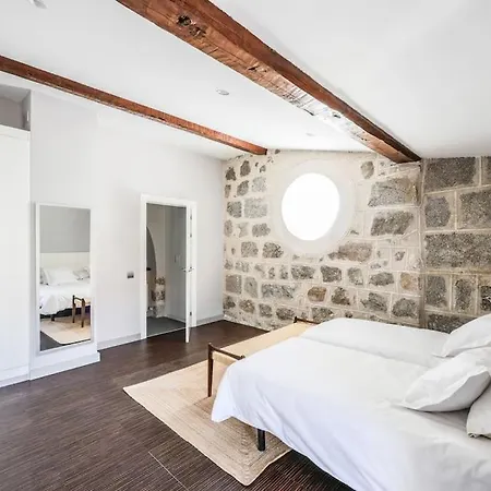 Stunning 13th Century Luxury Villa* Garden & Pool Ávila