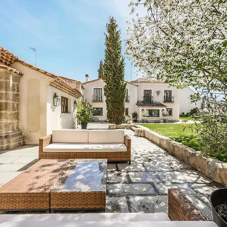 Βίλα Stunning 13th Century Luxury Villa* Garden & Pool *