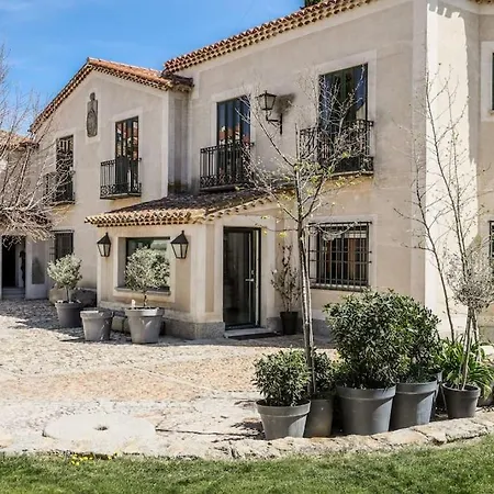 Stunning 13th Century Luxury Villa* Garden & Pool