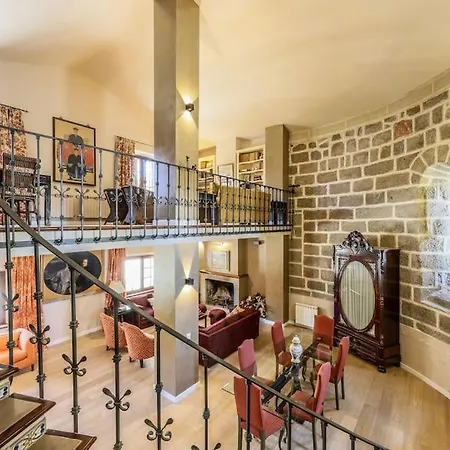 Stunning 13th Century Luxury Villa* Garden & Pool Βίλα *