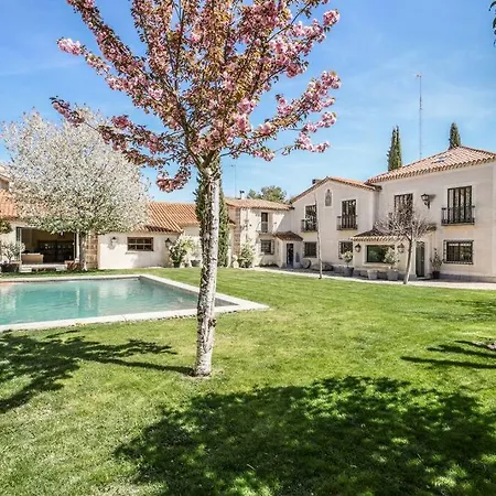Βίλα Stunning 13th Century Luxury Villa* Garden & Pool *